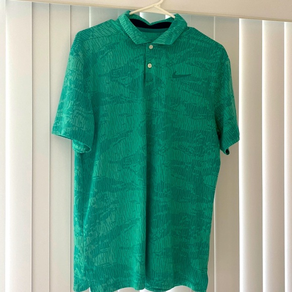 Men's Nike Dri-Fit shirt size M, lightly used - Picture 1 of 1